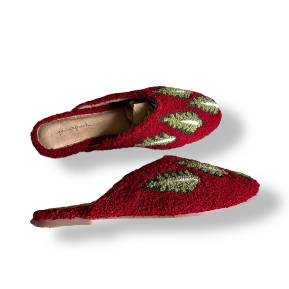 Printfresh Tufted Slippers In Red With Green Trees Size 7 - Picture 3 of 9